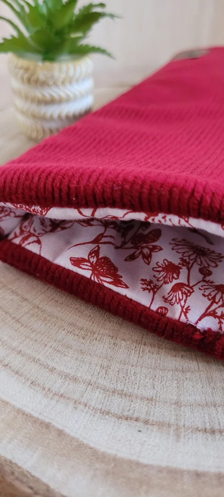 pochette à livre en velours côtelé rouge