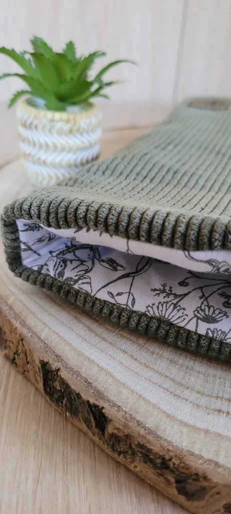 pochette à livre en velours côtelé vert