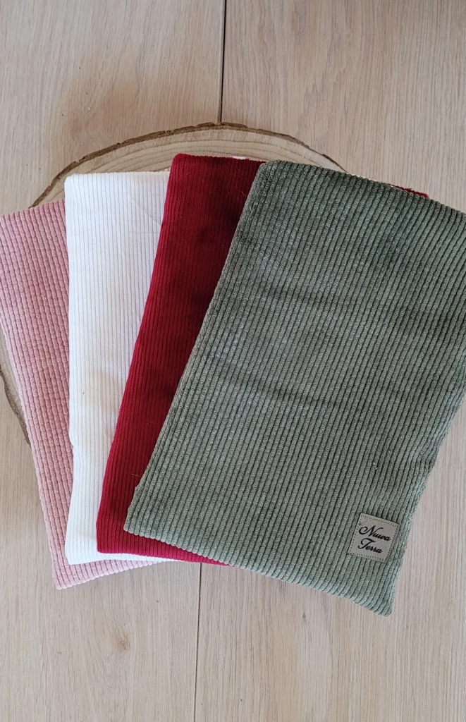pochette à livre en velours côtelé